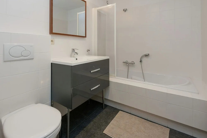 Room 8 of 25