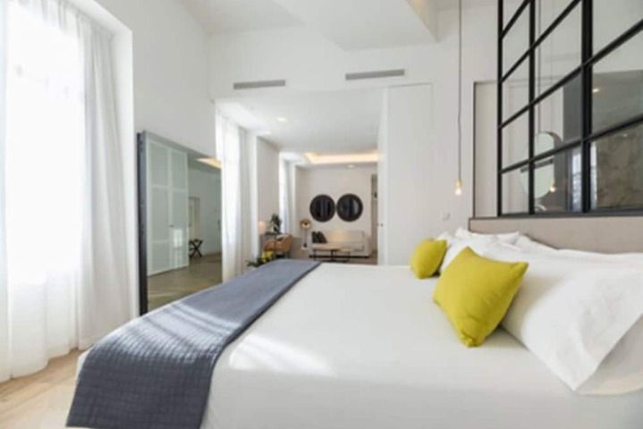Room 21 of 77
