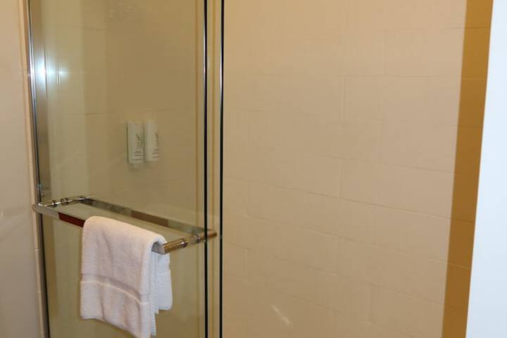 Room 14 of 28