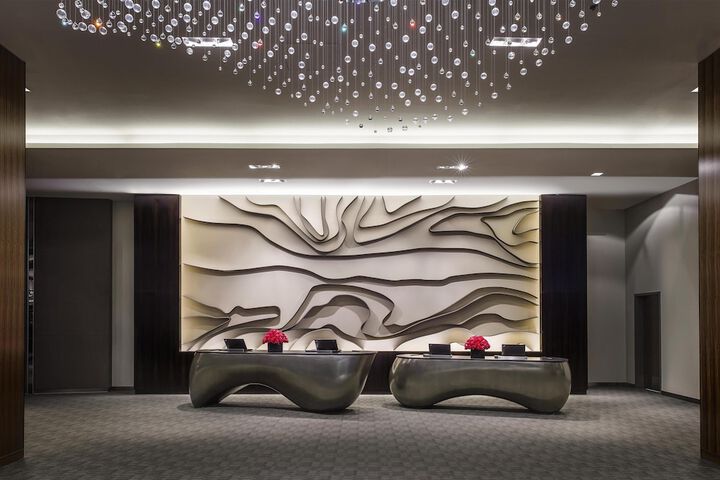 Entrance & Lobby
