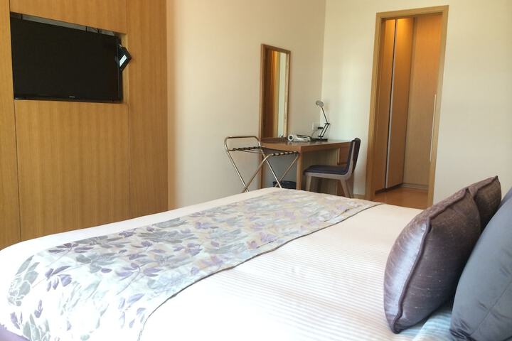 Room 14 of 135