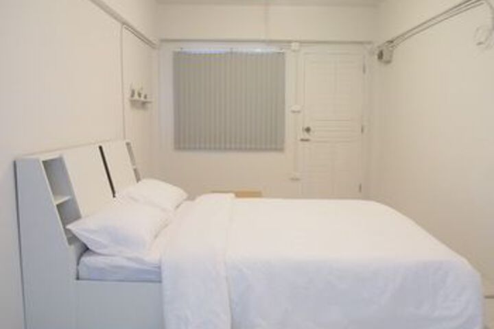Room 9 of 13