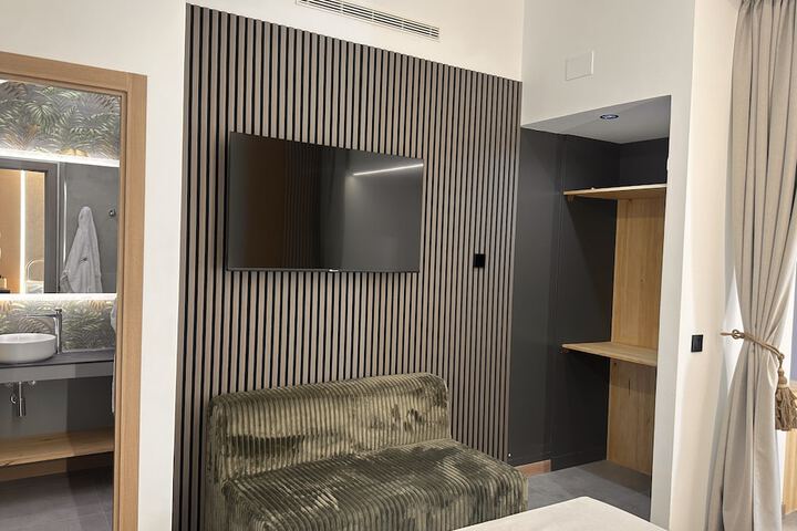 Room 10 of 30