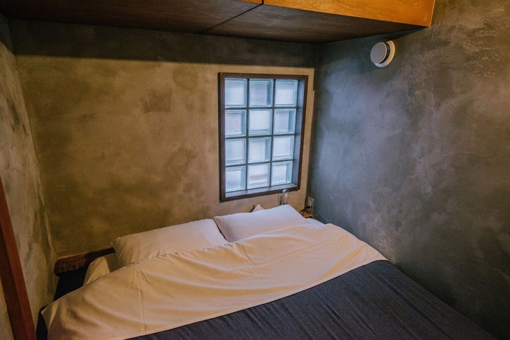 Room 27 of 71