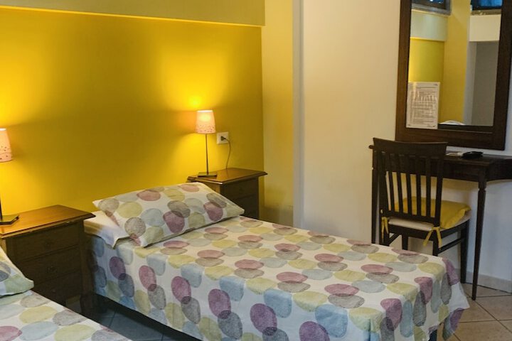 Room 7 of 40