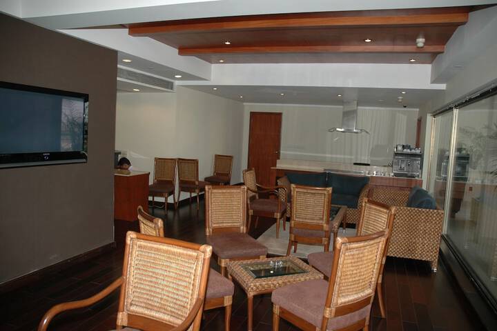 Lounge 74 of 78