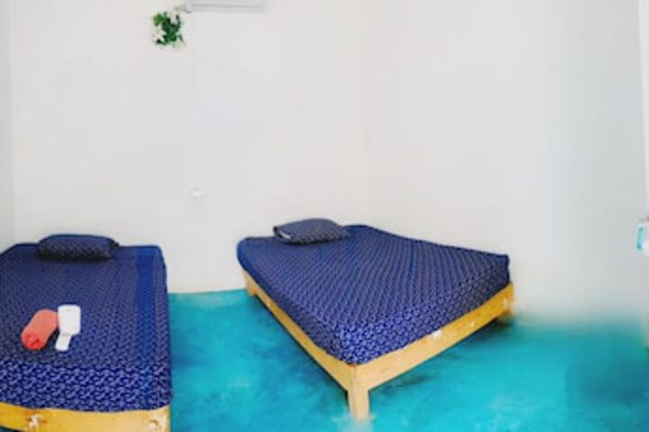 Room 5 of 32
