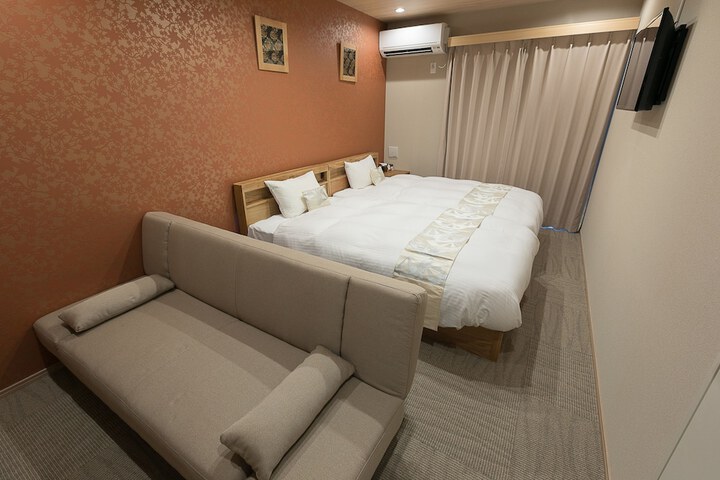 Room 17 of 51