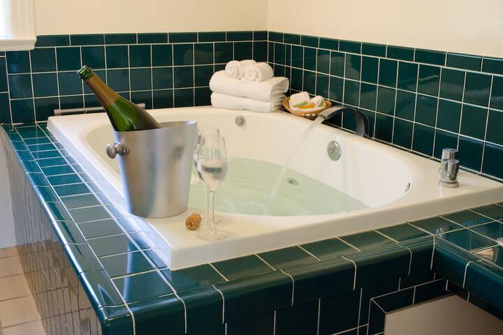 Jetted tub