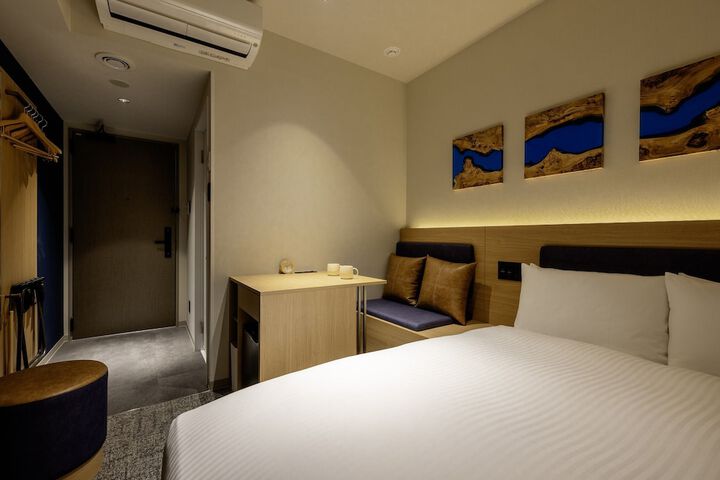Room 11 of 35
