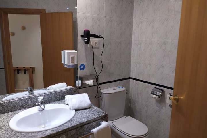 Room 25 of 42