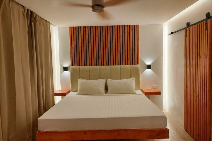 Room 12 of 33