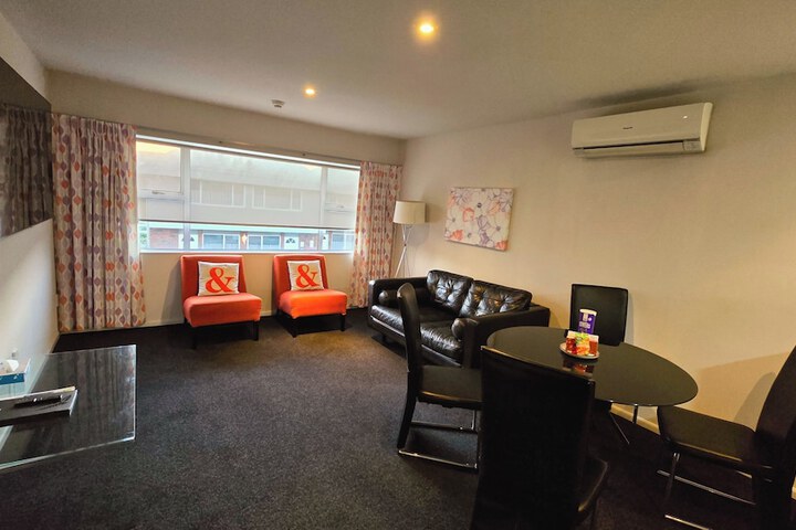 Room 105 of 175