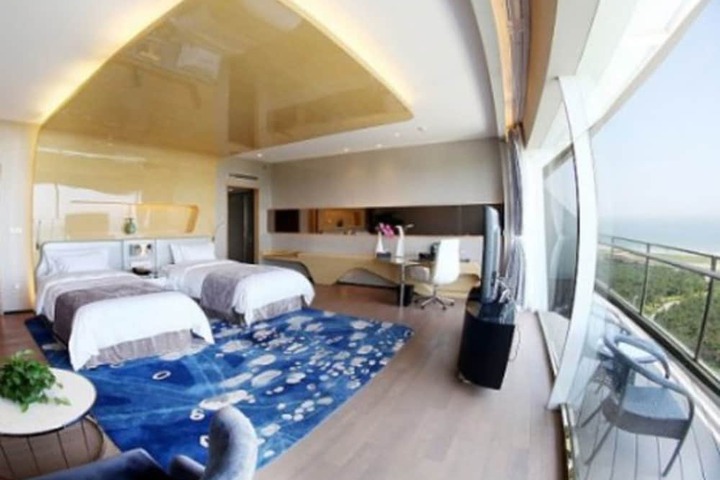 Room 12 of 91