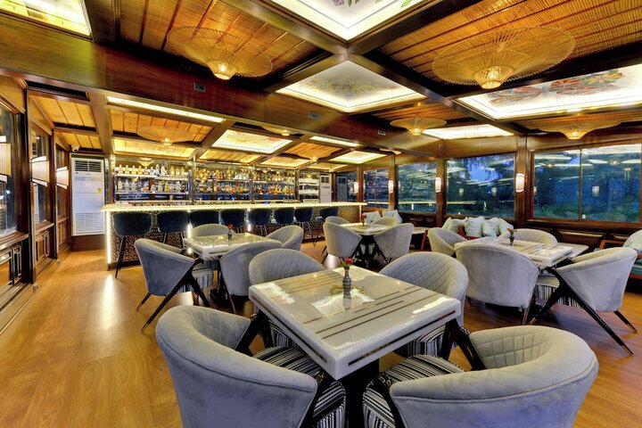 Lounge 103 of 143
