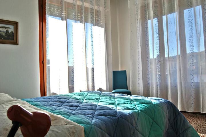 Room 12 of 26