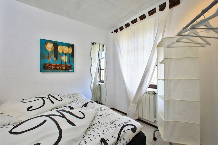 Room 2 of 19