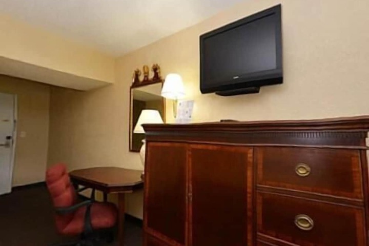 Room 14 of 37