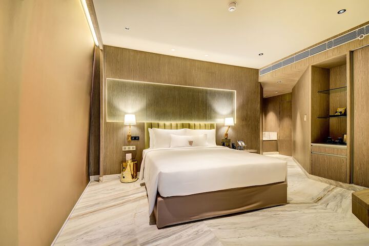 Room 5 of 43