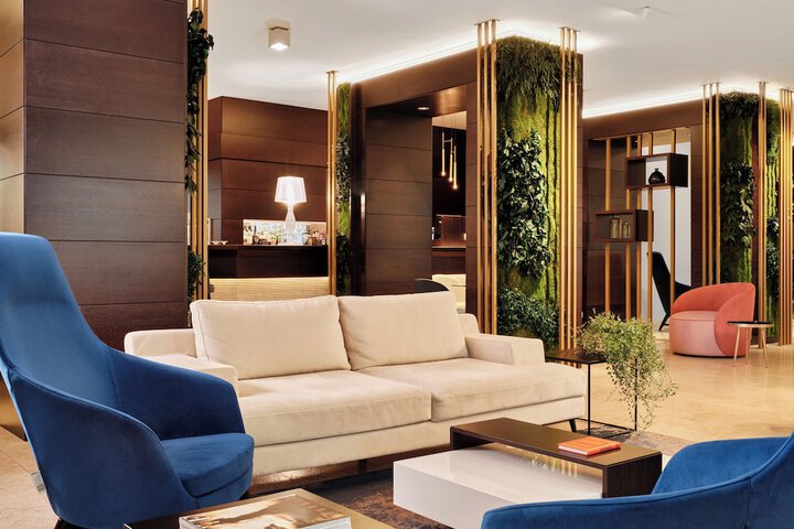 Entrance & Lobby