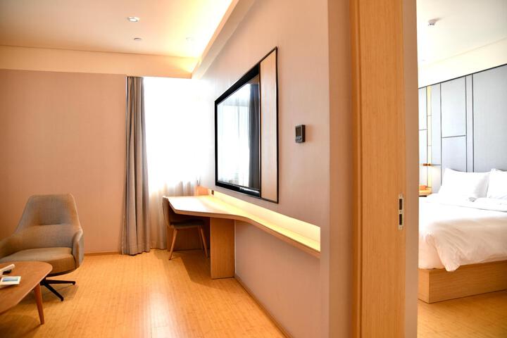 Room 21 of 34