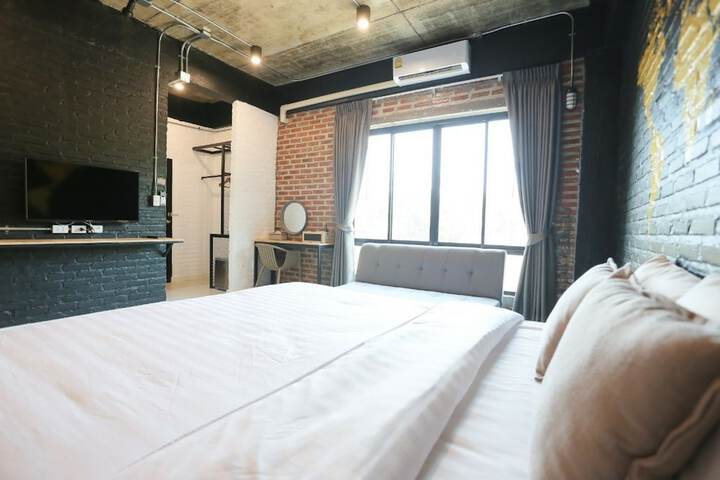 Room 10 of 105