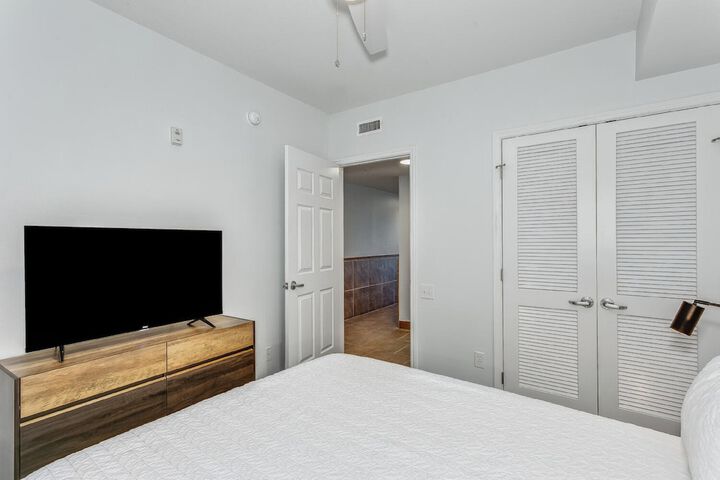 Room 2 of 95