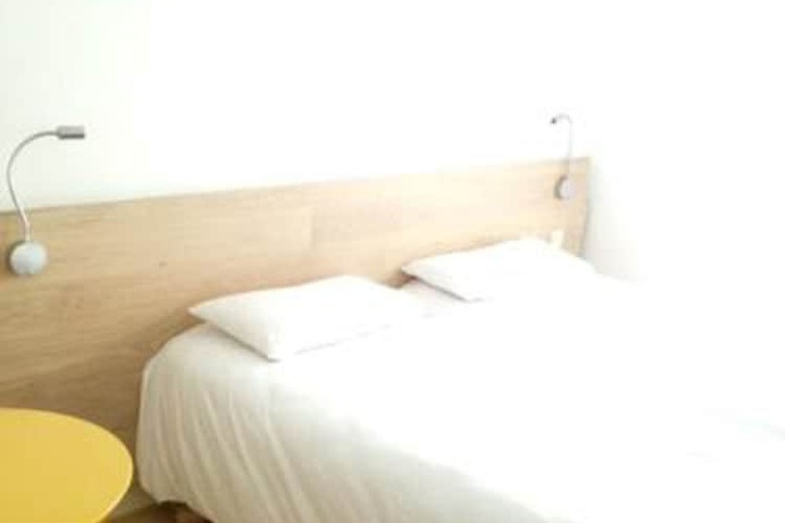 Room 6 of 10