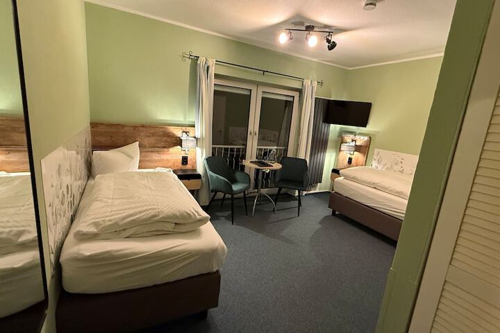Room 8 of 47
