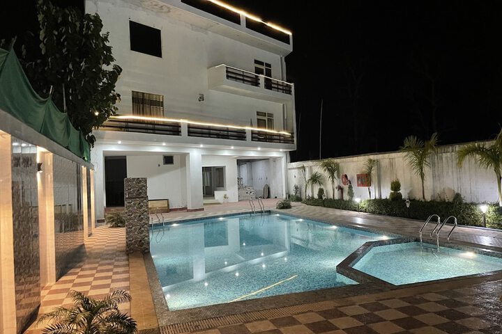 Pool 19 of 33