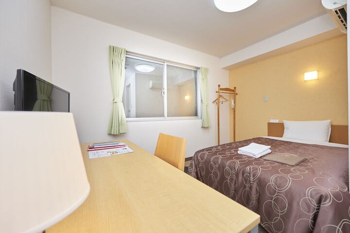 Room 2 of 40