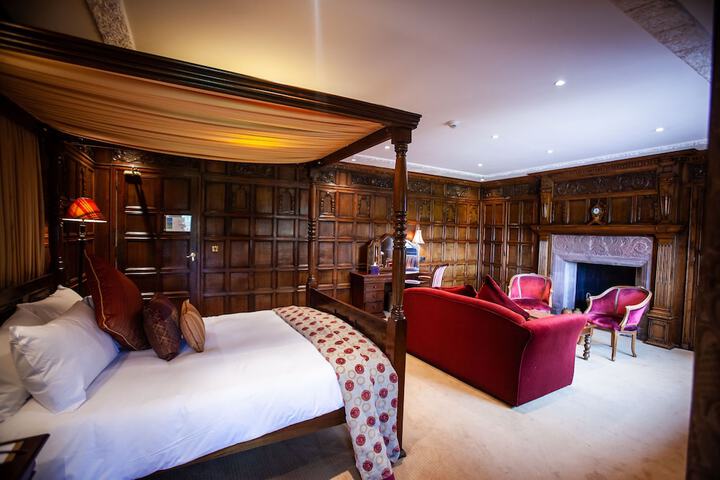 Room 42 of 118
