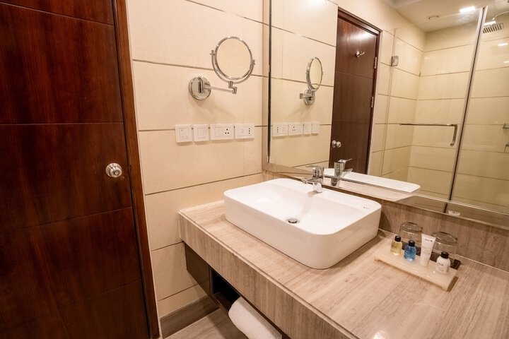 Room 12 of 140