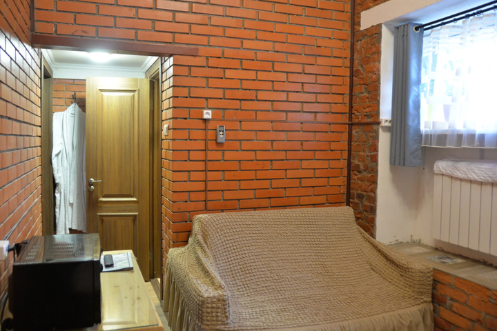 Room 8 of 14
