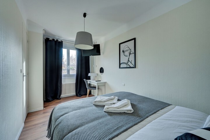 Room 9 of 48