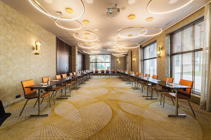 Business Center 41 of 48