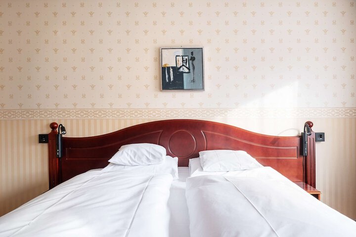 Room 17 of 48