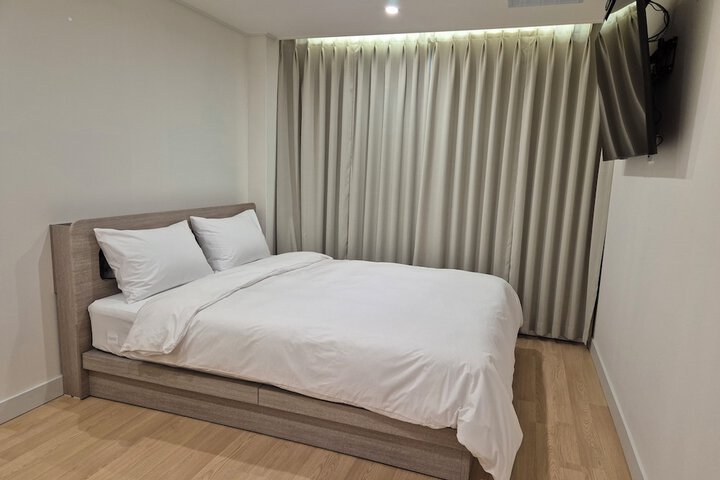 Room 13 of 31