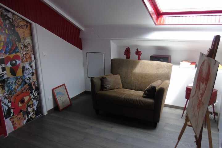 Room 12 of 165