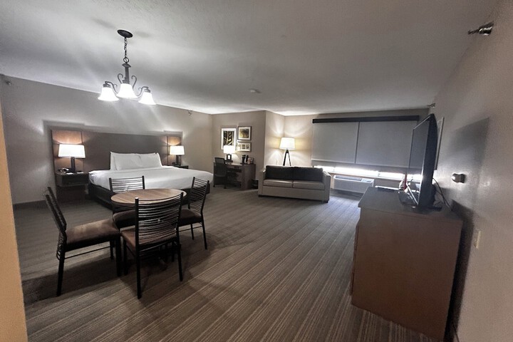 Room 18 of 28