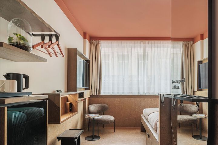 Room 5 of 48