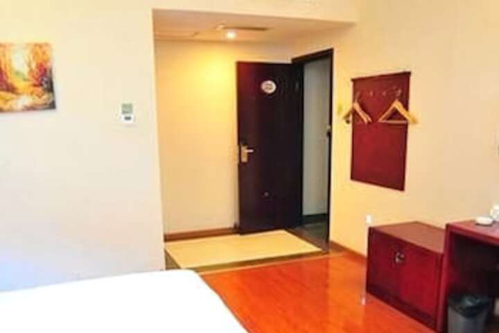 Room 3 of 6