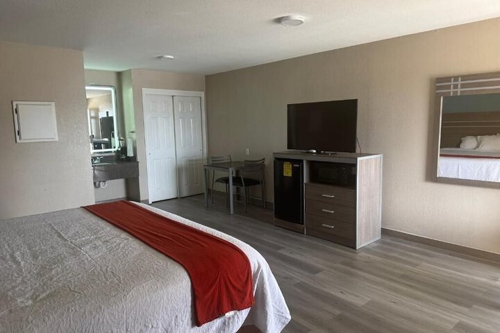 Room 3 of 16