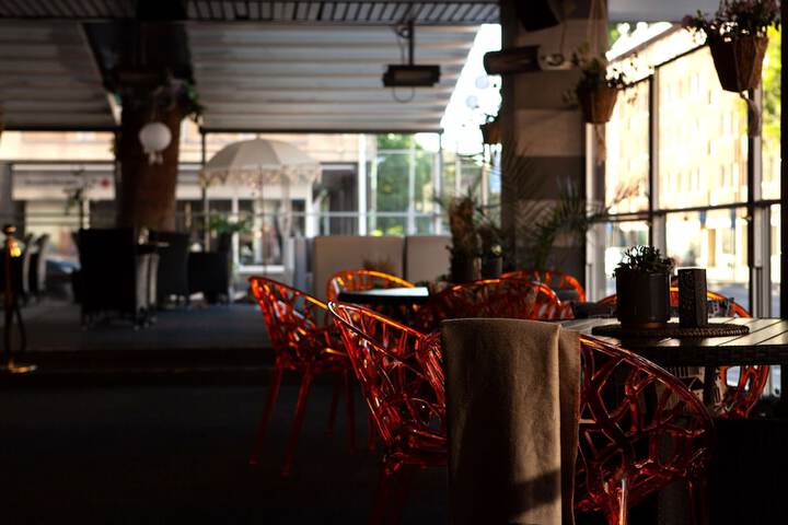 Lounge 41 of 53