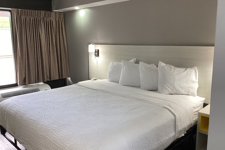 1 King Bed (14 of 17)