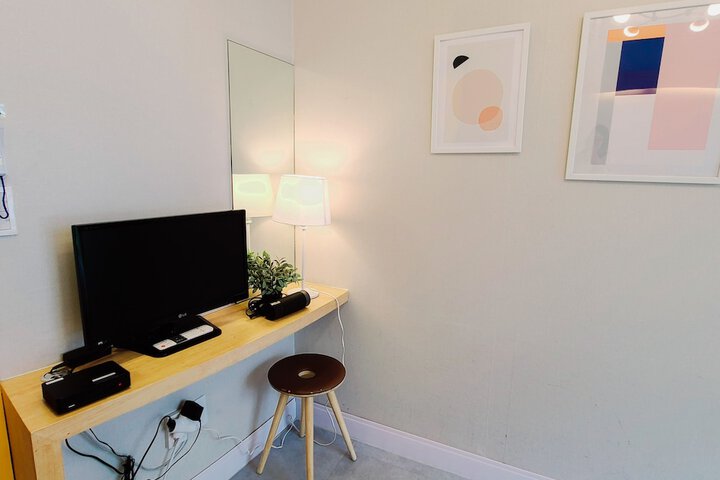 Room 50 of 84