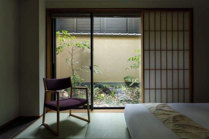 Room 30 of 52