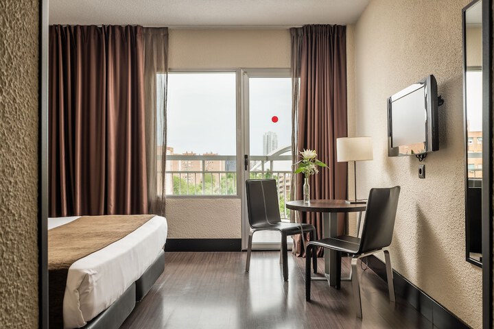 Room 6 of 42