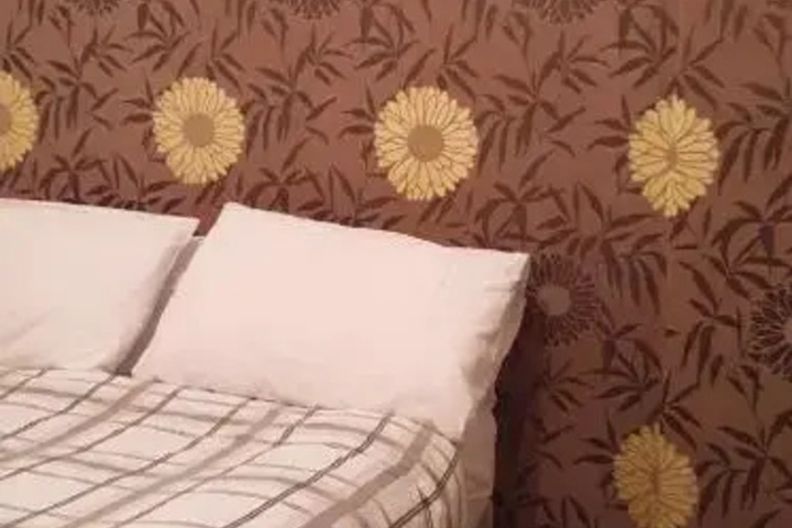 Room 2 of 8