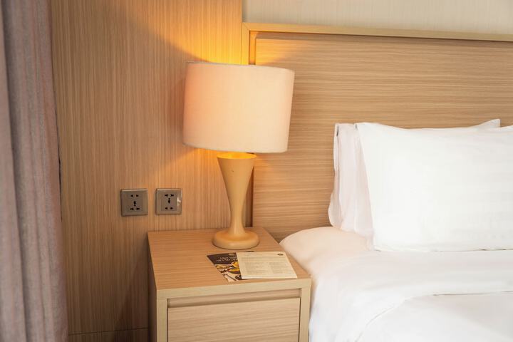 Room 25 of 184